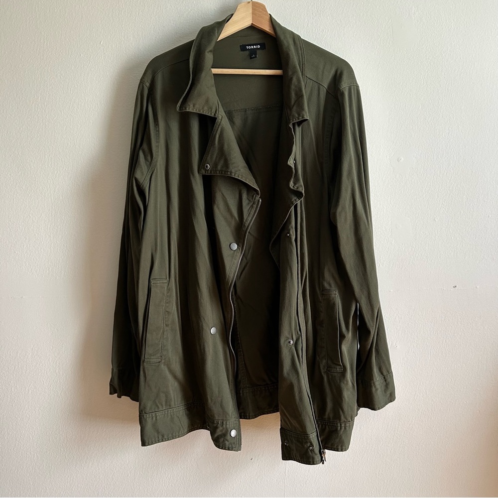 ❌SOLD❌ Torrid Military Green Light Zipped Up Jacket
